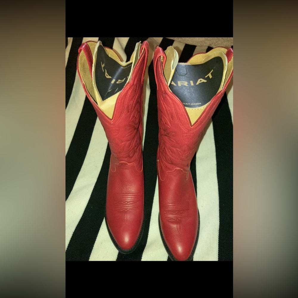 Ariat’s Red, size 9